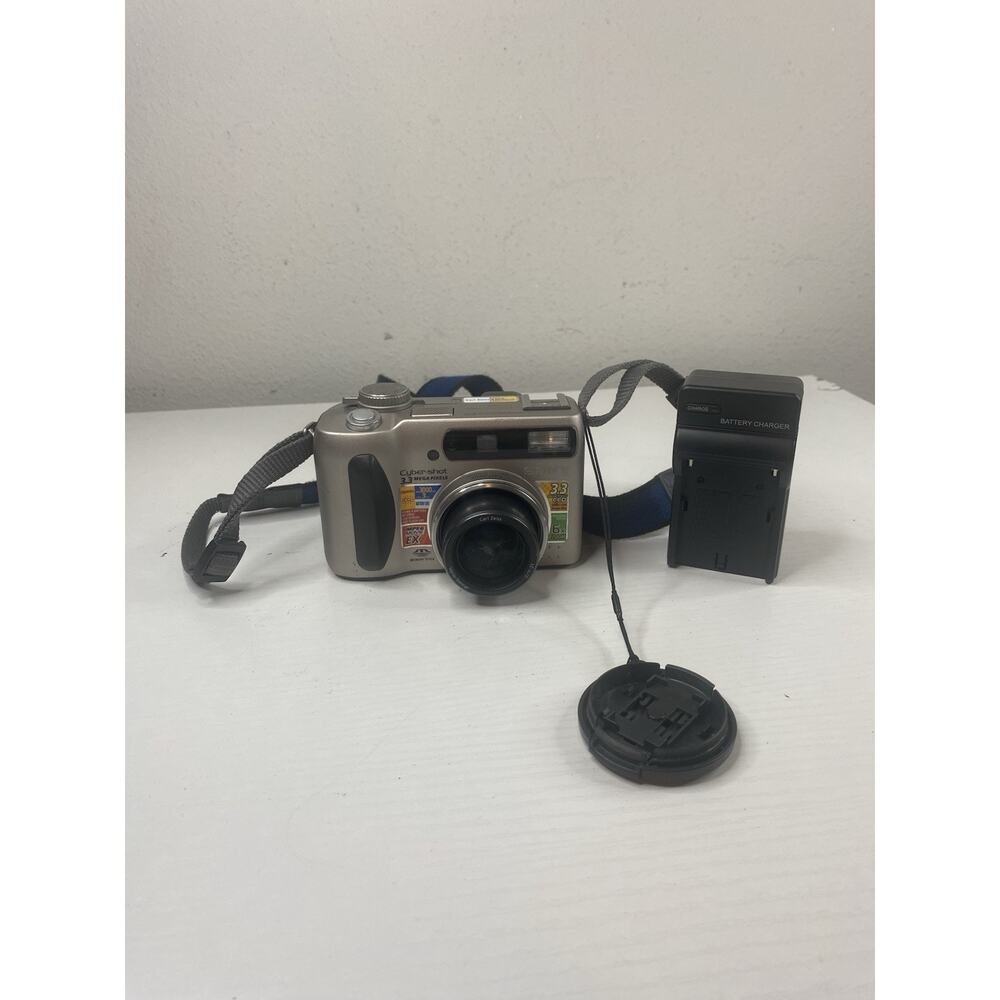 Sony Cyber-Shot Digital Camera Model DSC-S75 W/ Charger Battery Lens Cap